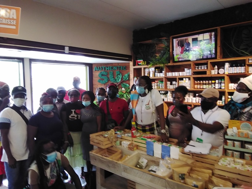 Participants posing in the authentic Su area at Ketmien &amp; Co.jpg